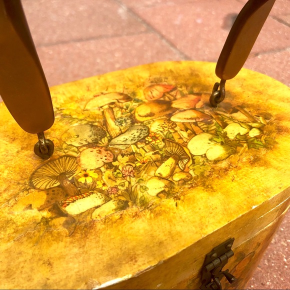 SOLD 1960’s Vintage Wooden Bag Mushroom & Mice - Picture 5 of 8